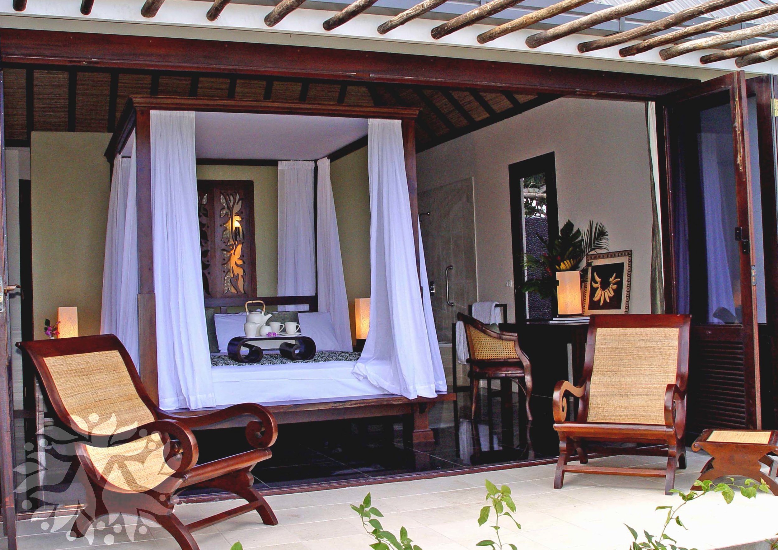 MyolaBedroom.jpg