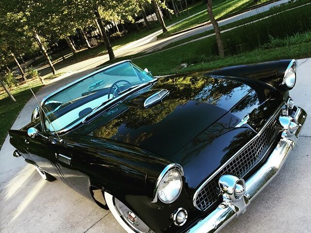 Goes great with Tuxedo&rsquo;s 🕺🏽
.
#56tbird #nwahighsociety #nwabride #arbride #nwawedding