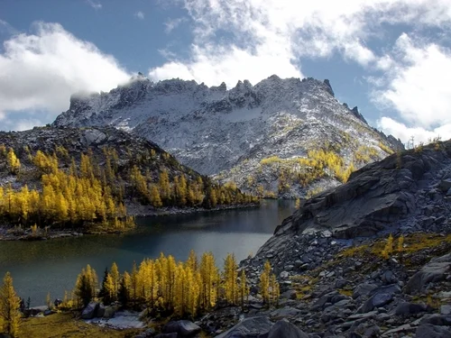 This is one of the bigger lakes of the Enchantments.