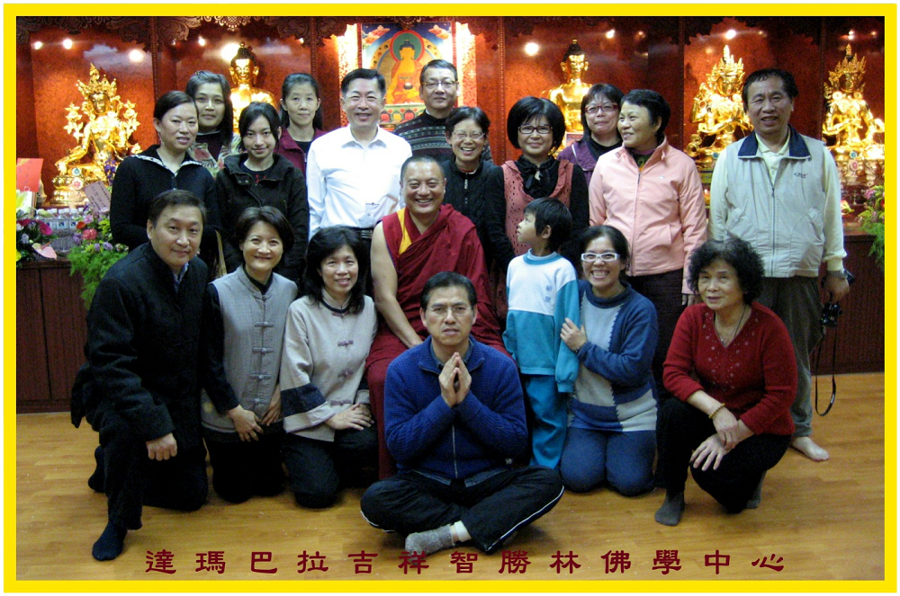 2009年佛像開光典禮師徒合照 Master and the followers at the “Introducing the Light” ceremony in 2009