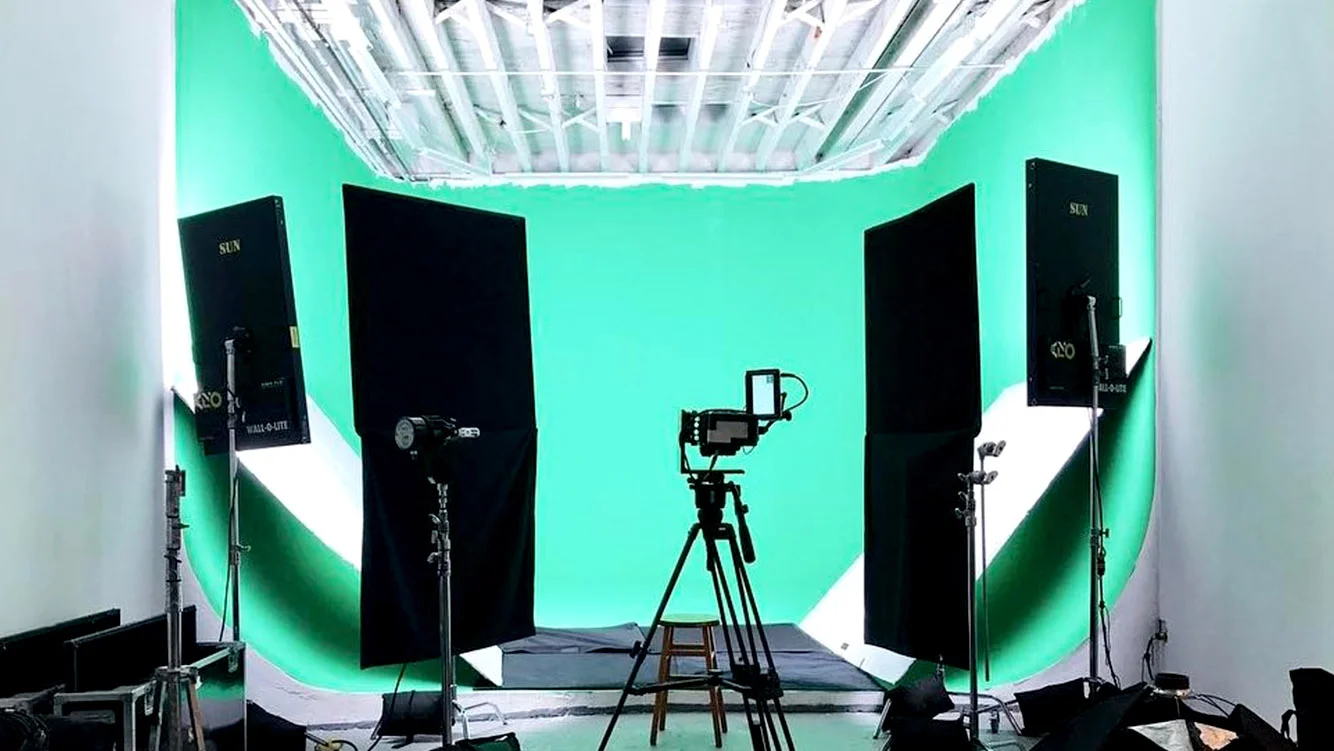 BeyondStudiosNYC_GreenScreen_CROP.jpg