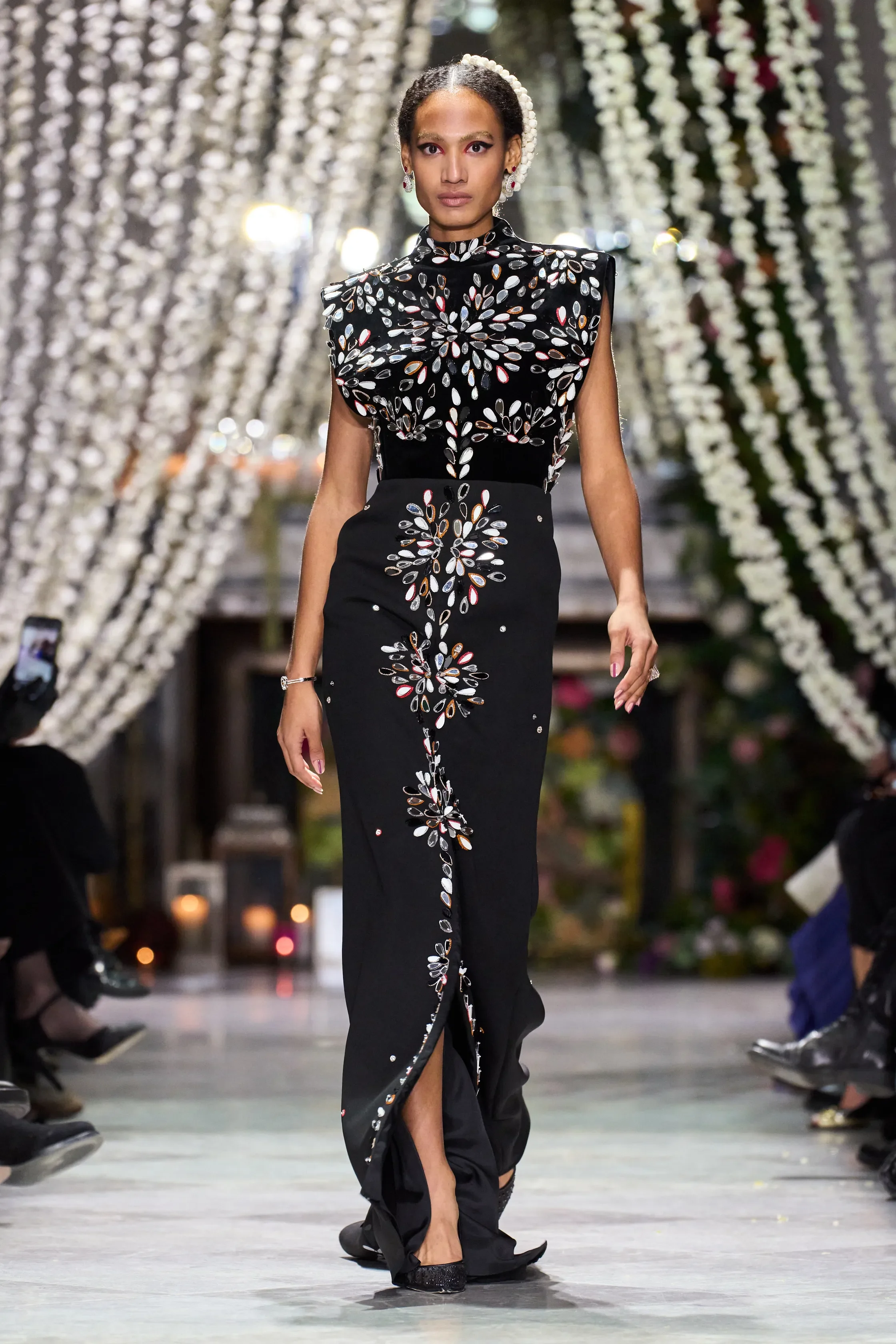 00040-bibhu-mohapatra-fall-2025-ready-to-wear-credit-brand.jpg-2.webp