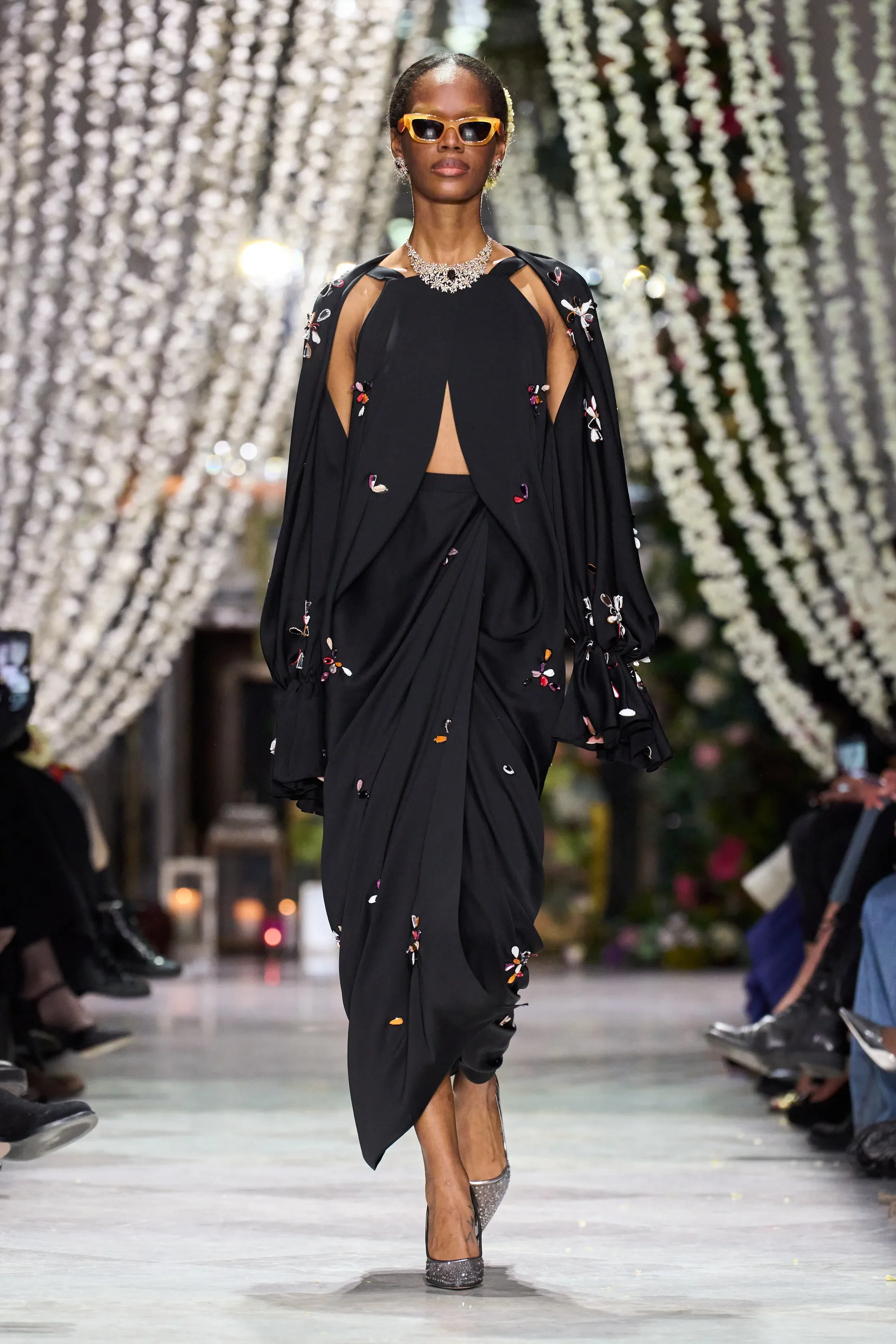 00025-bibhu-mohapatra-fall-2025-ready-to-wear-credit-brand.jpg-2.webp