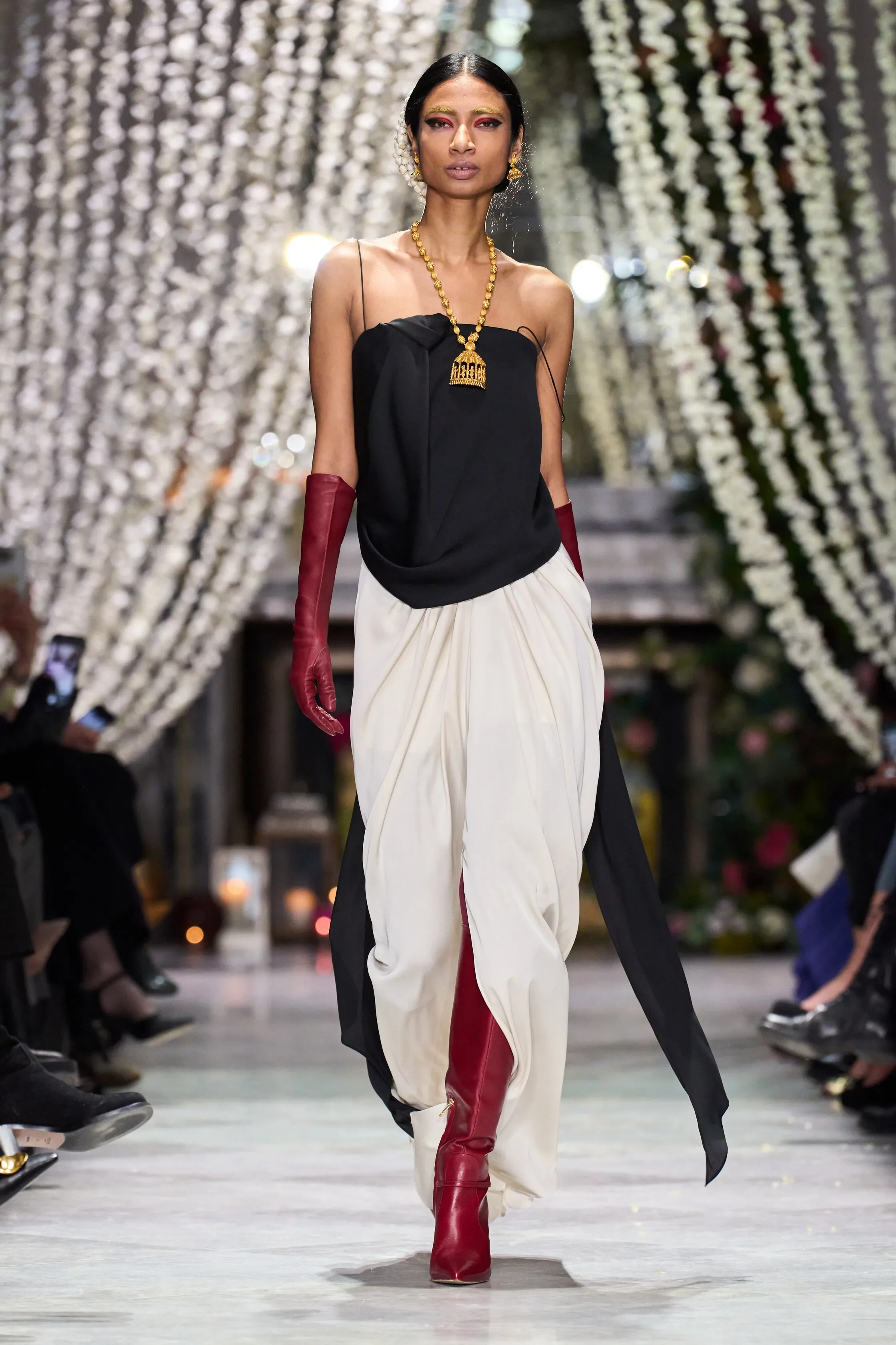 00022-bibhu-mohapatra-fall-2025-ready-to-wear-credit-brand.jpg-2.webp