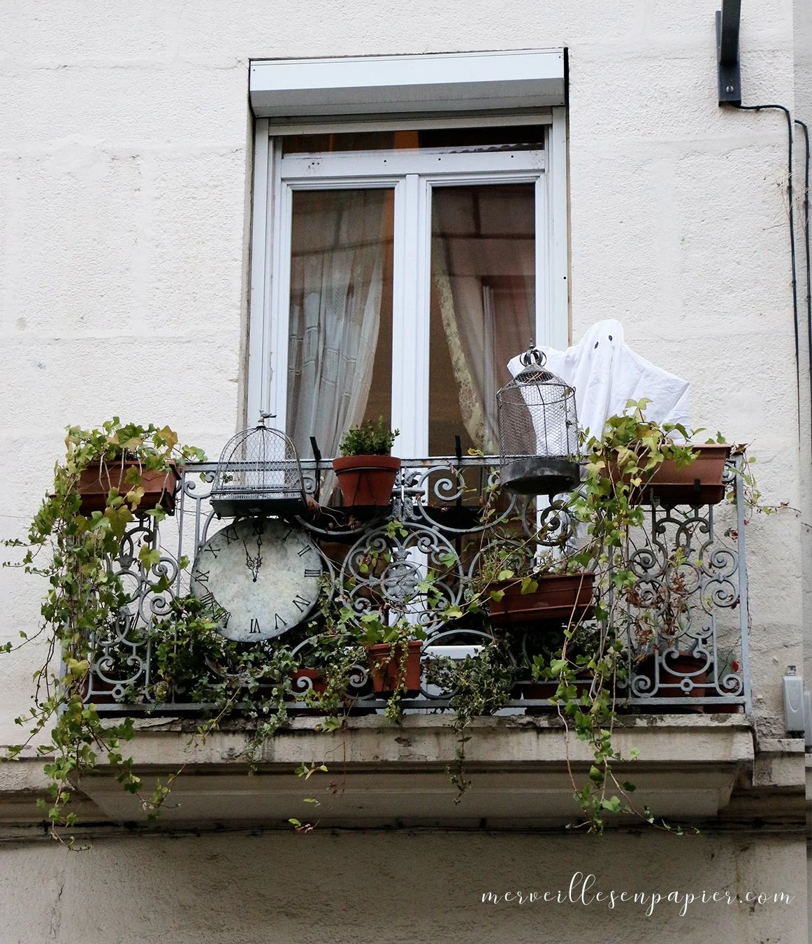 Halloween decors for the balcony and windows