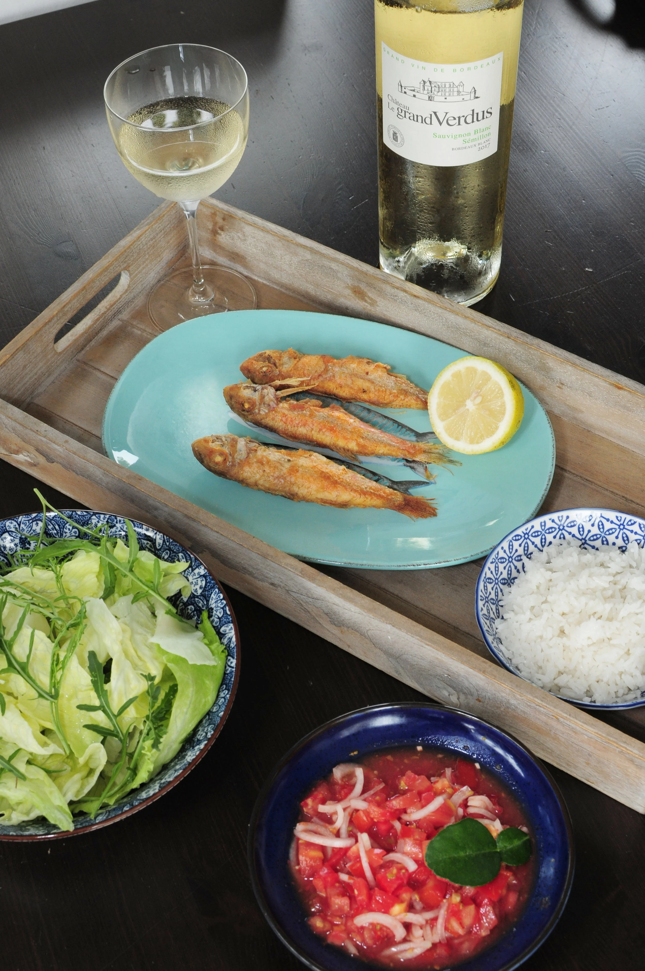 Poisson frit, riz coco et rougail tomates