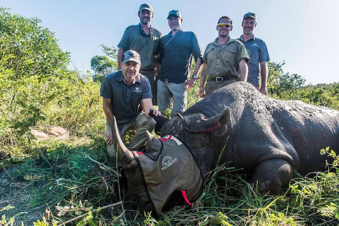 The Wild Tomorrow Fund team with Simon Naylor, Phinda Reserve Manager. Photo credit: ©Peter Chadwick www.peterchadwick.co.za