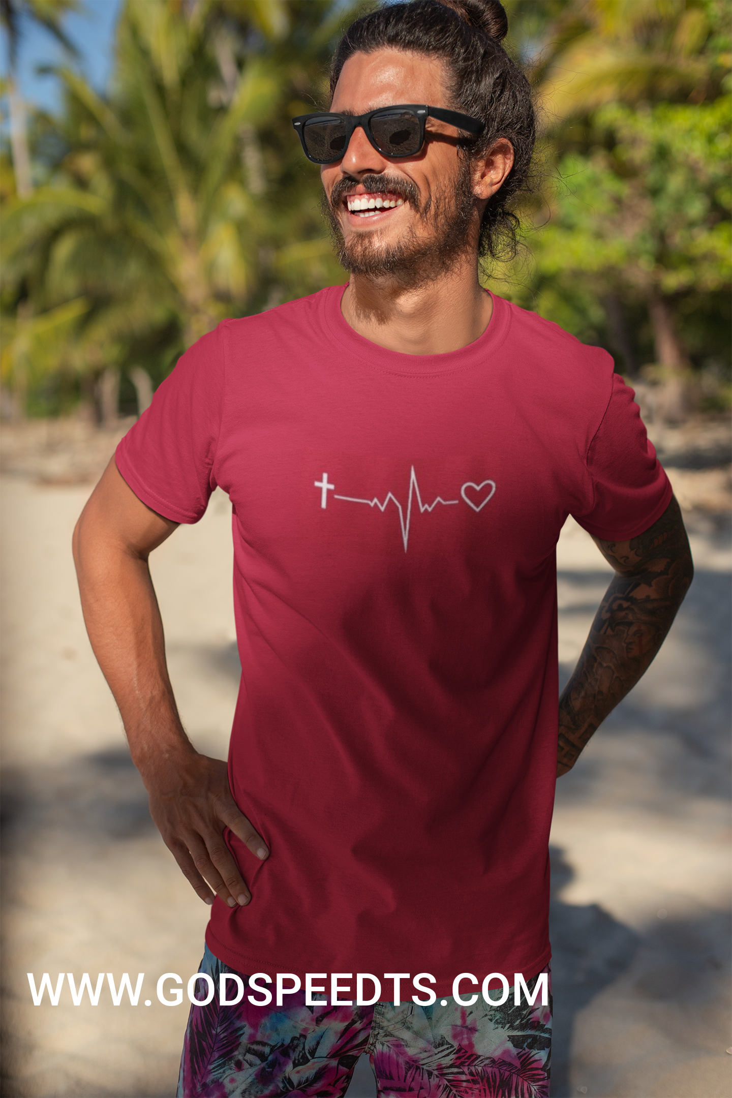 t-shirt-mockup-of-a-smiling-man-with-sunglasses-by-the-beach-26752.png