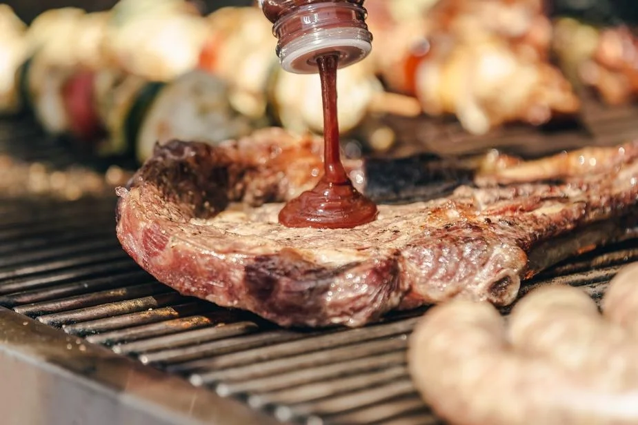 bbq-sauce-going-onto-grilled-steak_925x.jpg
