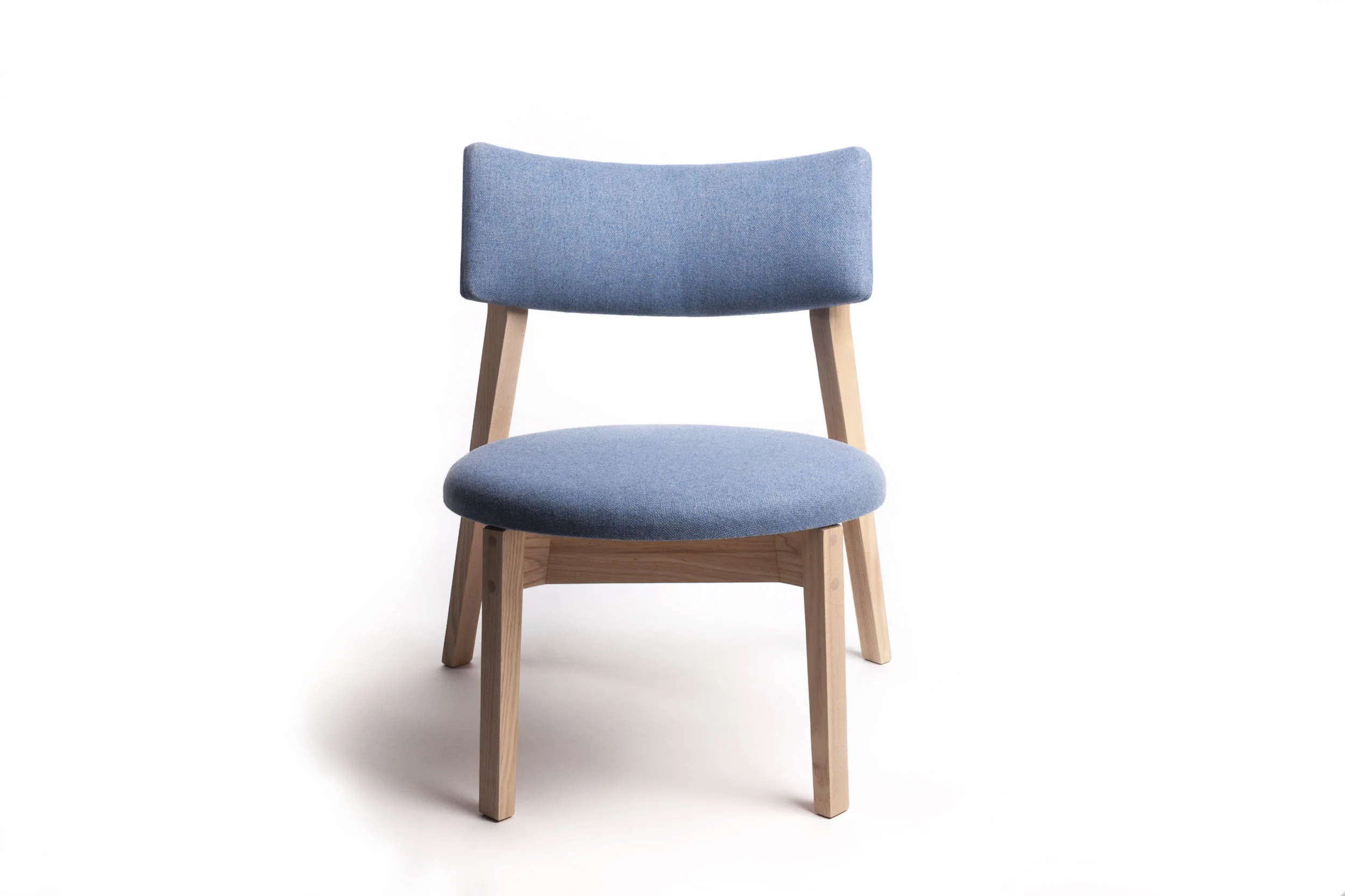 fin-lounge chair-lc1-a-front.jpg