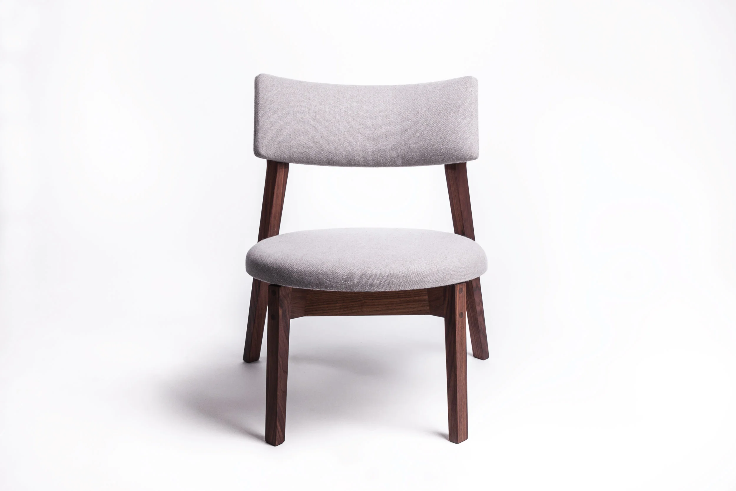 fin-lounge chair-lc1-w-front.jpg