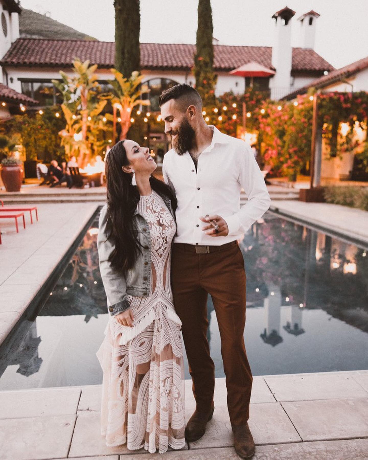 Best friends ✔️ Family ✔️ Unforgettable weekend celebrating at your own private vineyard ✔️✔️✔️ Beautiful images by Photos by @tonygambinophoto
Bouquet by @flor.anetti