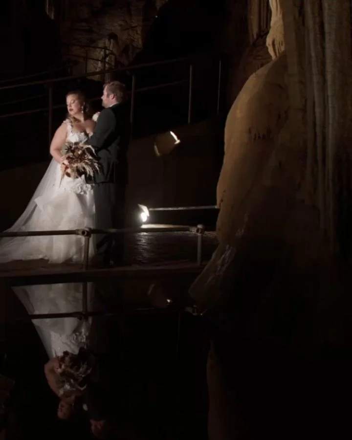 When you get married in a cavern, and have a portrait session on the mountain tops, this is what you get. IN-CREDIBLE.

A+D had their ceremony down in the heart of @luraycaverns and it was something unforgettable. 

📸 @haleyhaysphotography 
🍽️ @cui