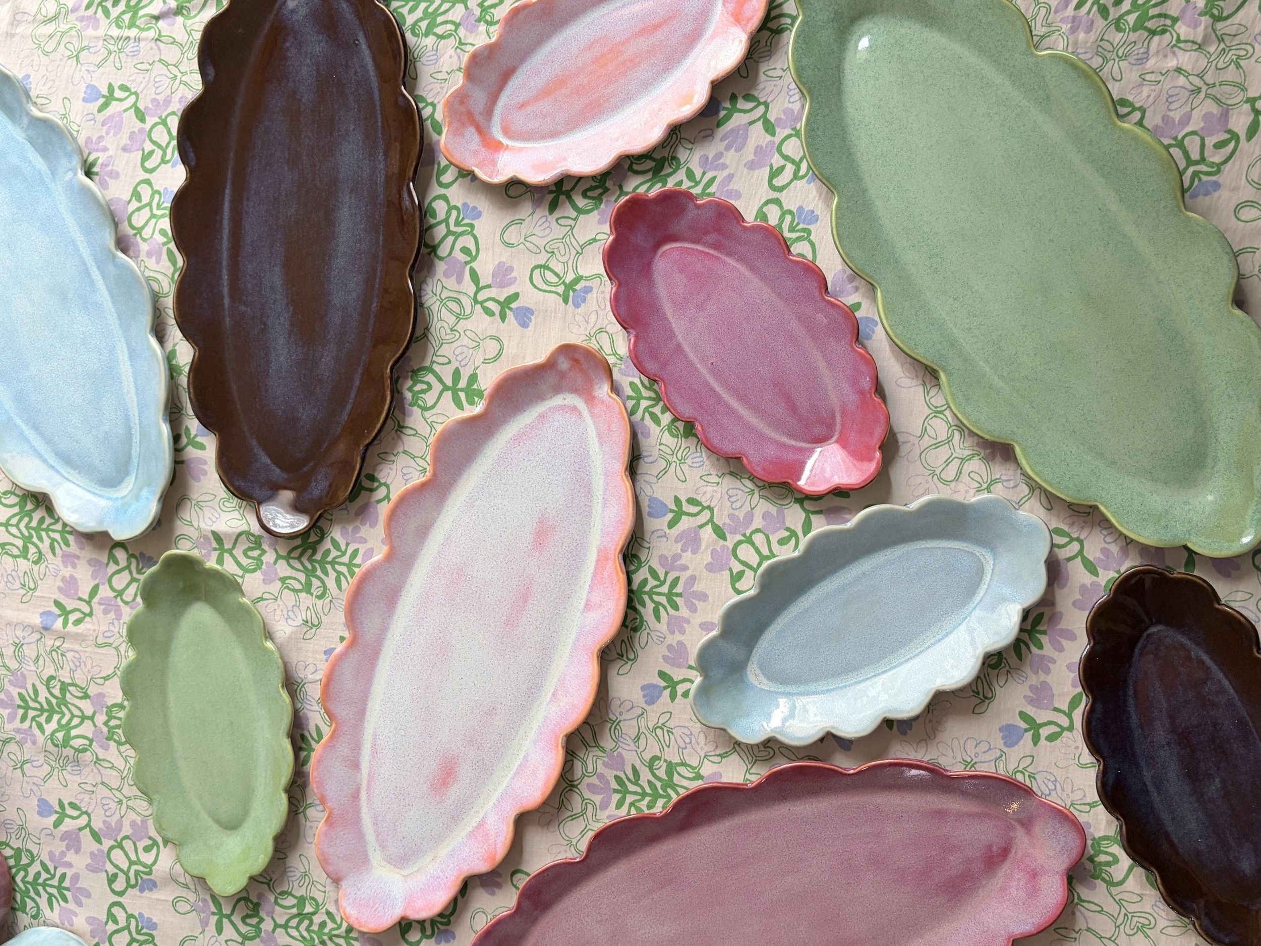 Scalloped Platters in 2 sizes ( PREORDER  )