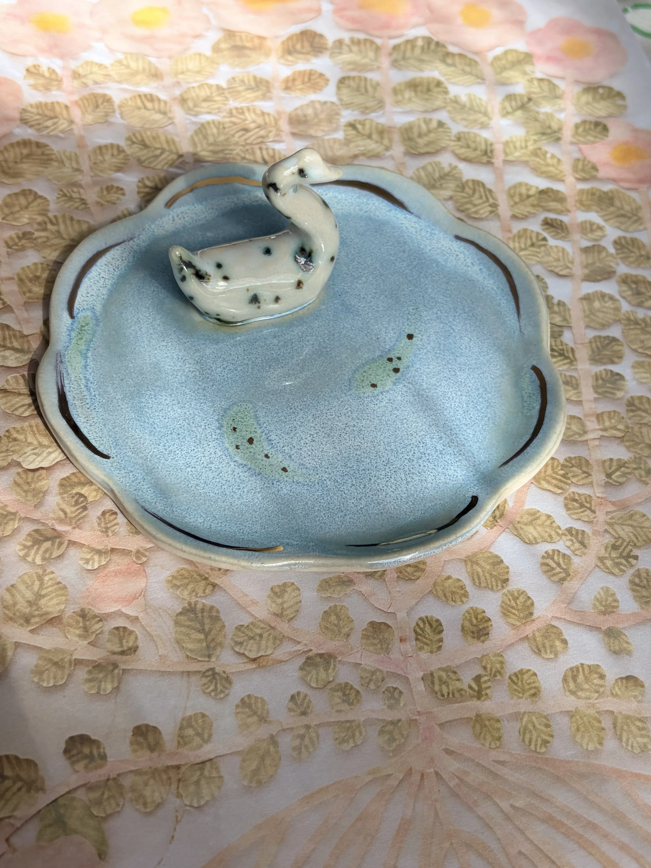 SMALL SWAN DISH .jpg