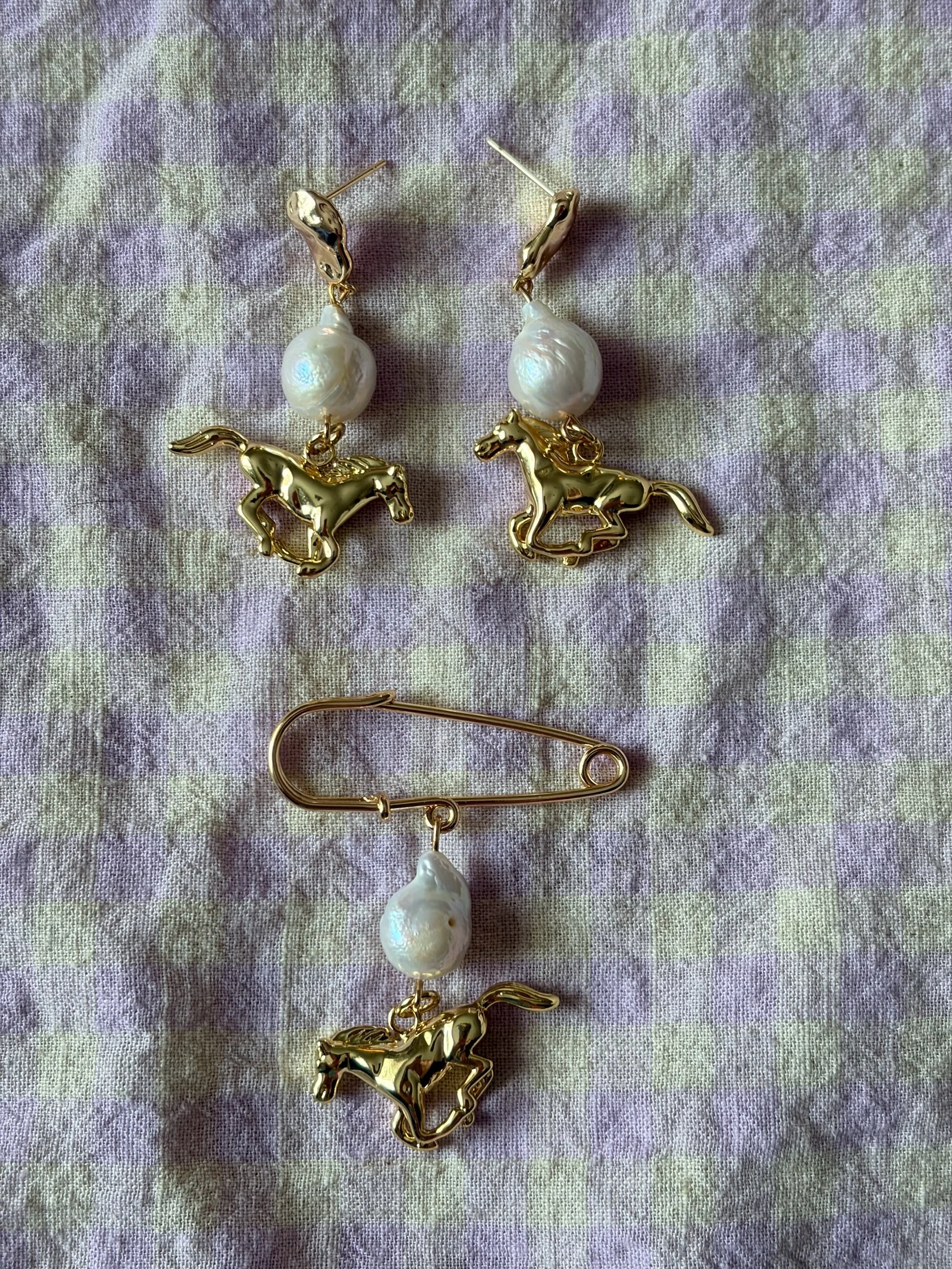 Pretty Pony Earring + Brooch Set with OOAK pearls in with and peachy pink