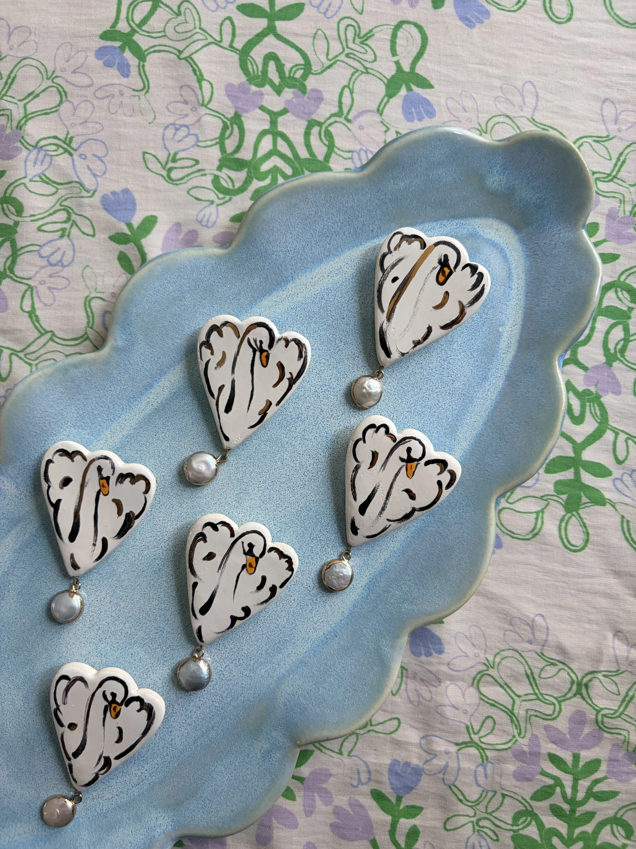 FANCY SWANS WITH PEARLS.jpg