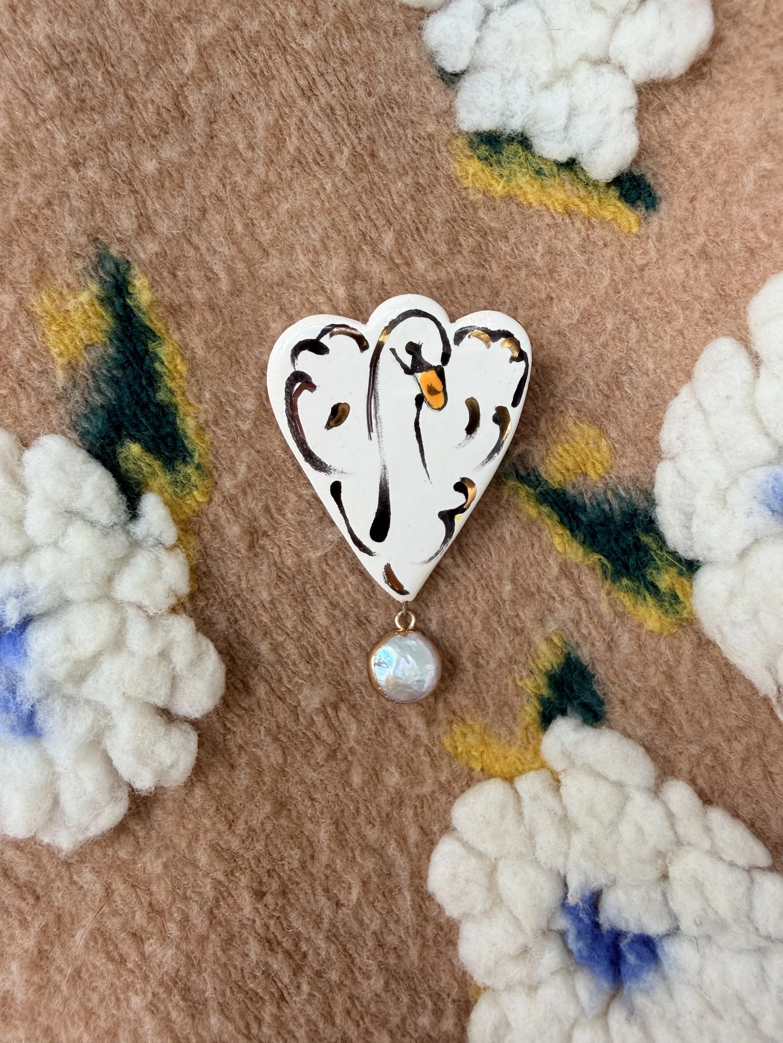 FANCY SWANS WITH PEARLS 3.jpg