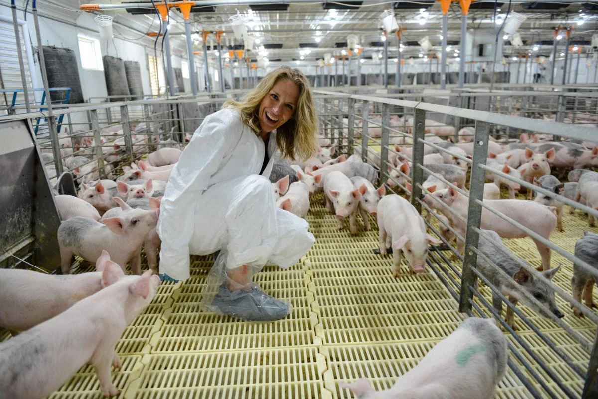In August 2017, Dr. Amy Michelle joined 40 other Iowans on the Iowa Food & Family’s Project’s Expedition Farm Country .