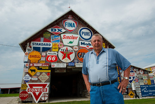 Hal Colliver has a sign extravaganza in West Chester. Photo credit: Joseph L. Murphy/Iowa Soybean Association