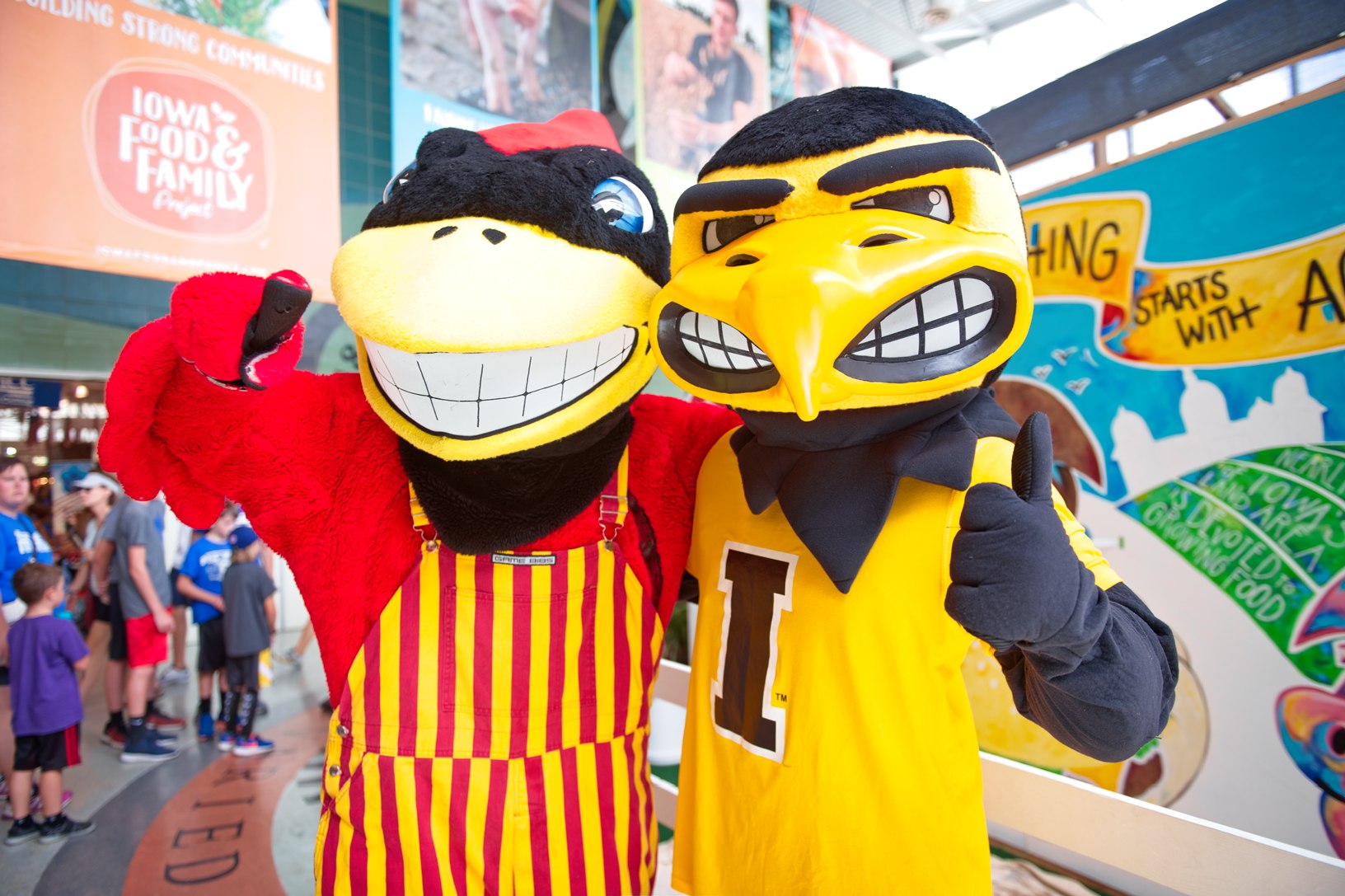Cy and Herky spark up a fierce rivalry and share their artistic skills to help complete the ‘Everything Starts with Agriculture’ mural. Photo credit: Joseph L. Murphy/Iowa Soybean Association