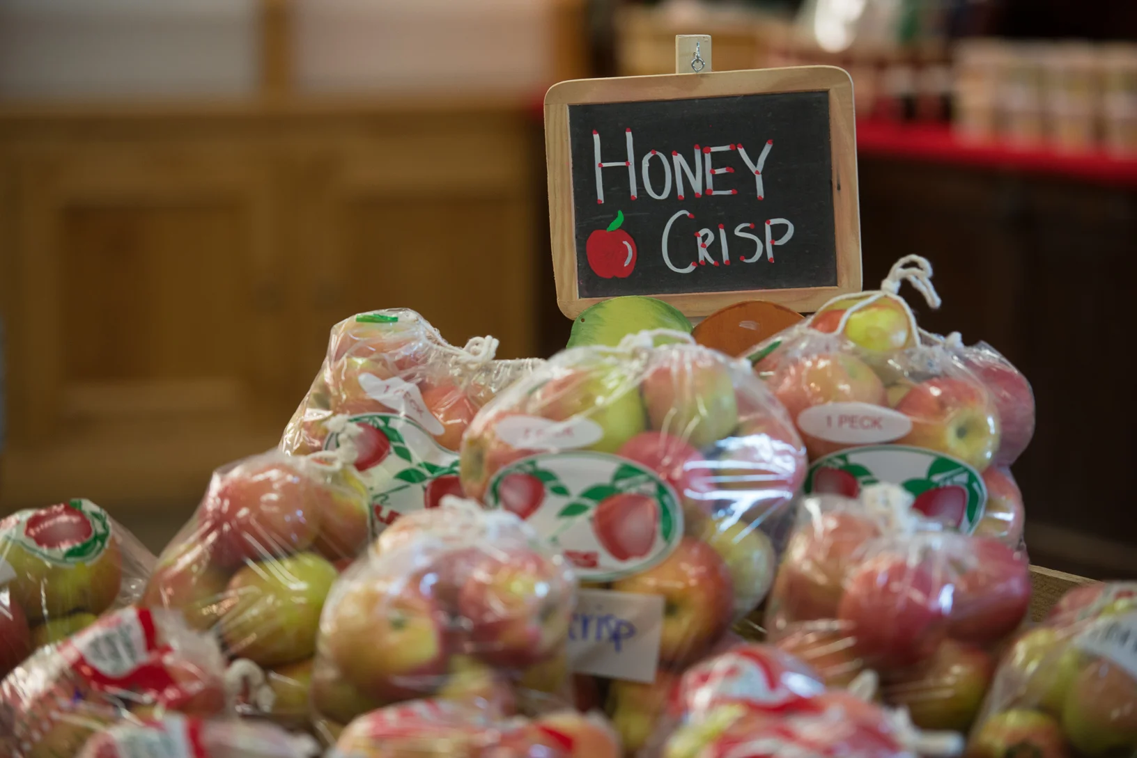 Pick a peck of apples at Center Grove Orchard in Cambridge. Photo credit: Joseph L. Murphy/Iowa Soybean Association