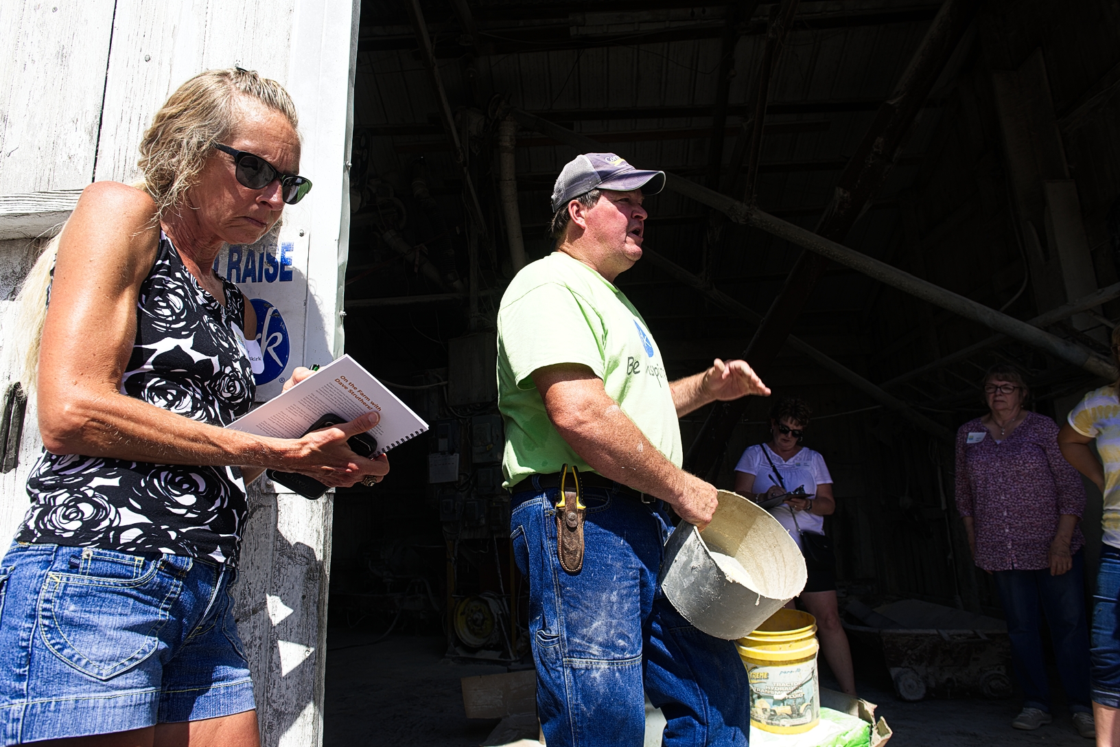 Dave Struthers shares how he got his start in farming with Food U participants. Photo credit: Joseph L. Murphy/Iowa Soybean Association