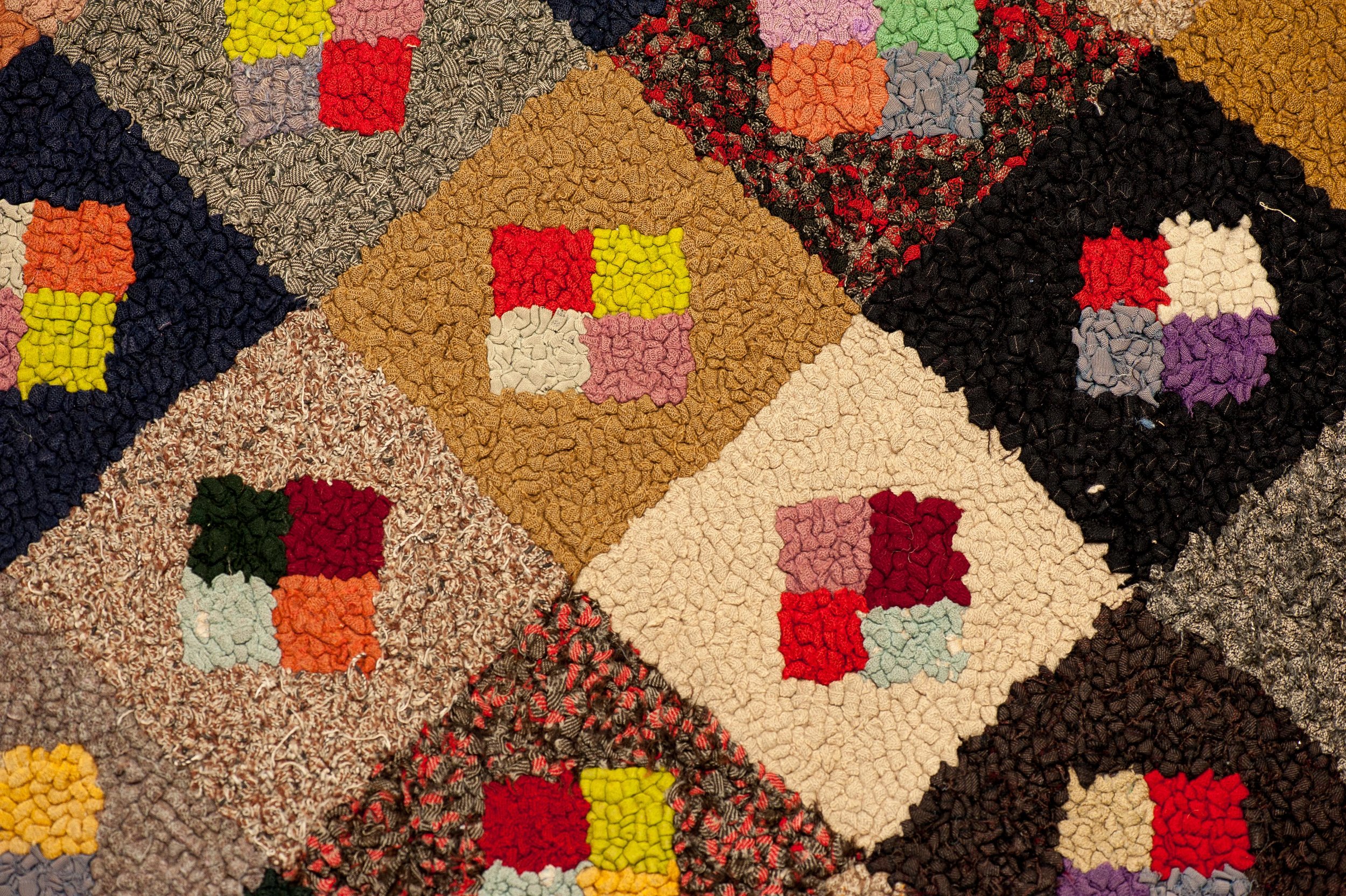 Graphic-Hooked-Rug-detail2.jpg