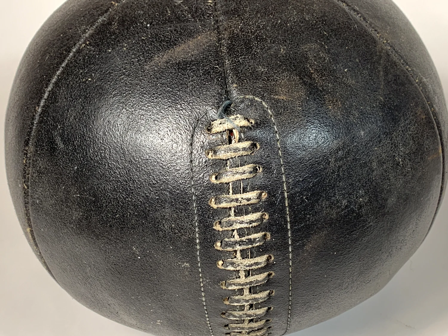 Balle De Médecine Ancienne En Cuir Vintage – 4 Lb – Gym Et Musculation