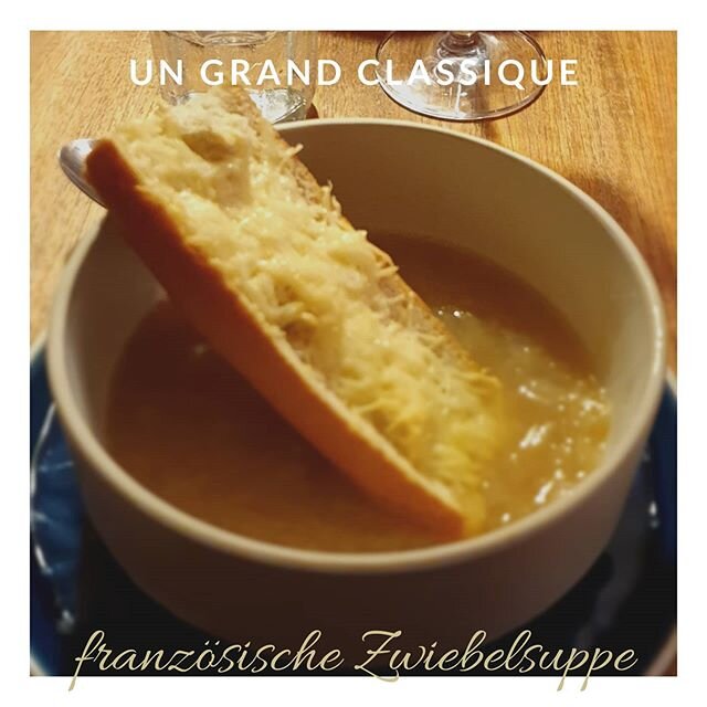 Un grand classique: soupe &agrave; l'oignon. Bei einem kalten Wetter ist diese Suppe genau das Richtige. #rezeptef&uuml;rjedentag #cuisinemaison #oignon #diner #patriciaskueche