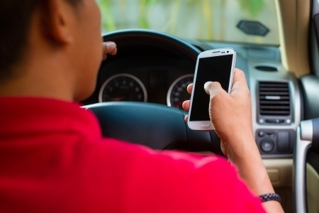 17620260_S_Car_Text and Drive_Phone.jpg