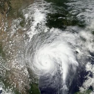 84997779_S_hurricane_storm.jpg