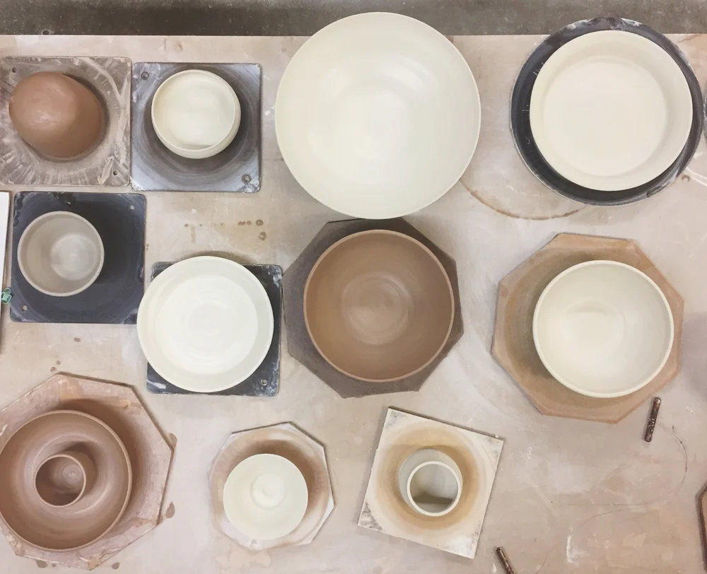 Schalen aus einem einmaligen Kurs von Austin Pottery