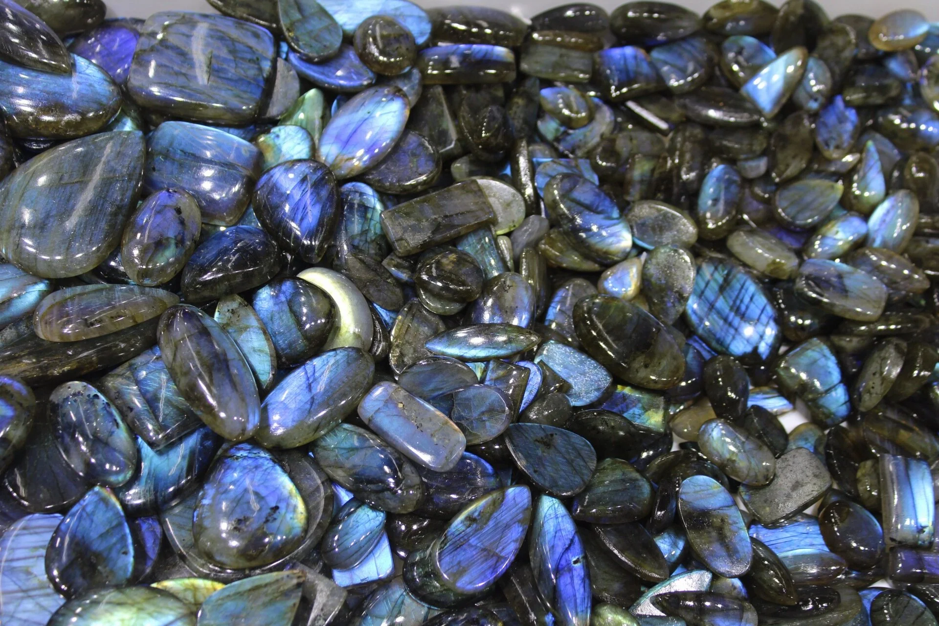 ALL GOODS FROM THE WOODS ~ Tucson Gem + Mineral Show 2020 ~ Energetic Stones ~ Labradorite Cabochons