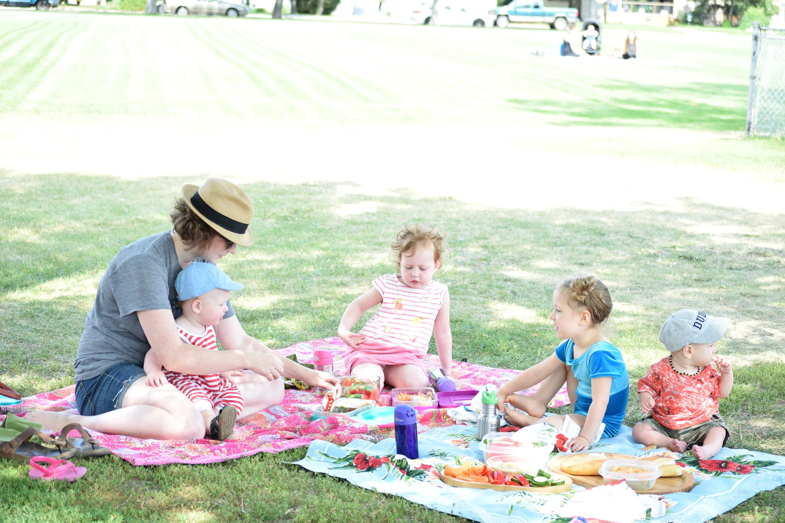 Picnic Essentials For Little Fingers (And a No-Trash Footprint)