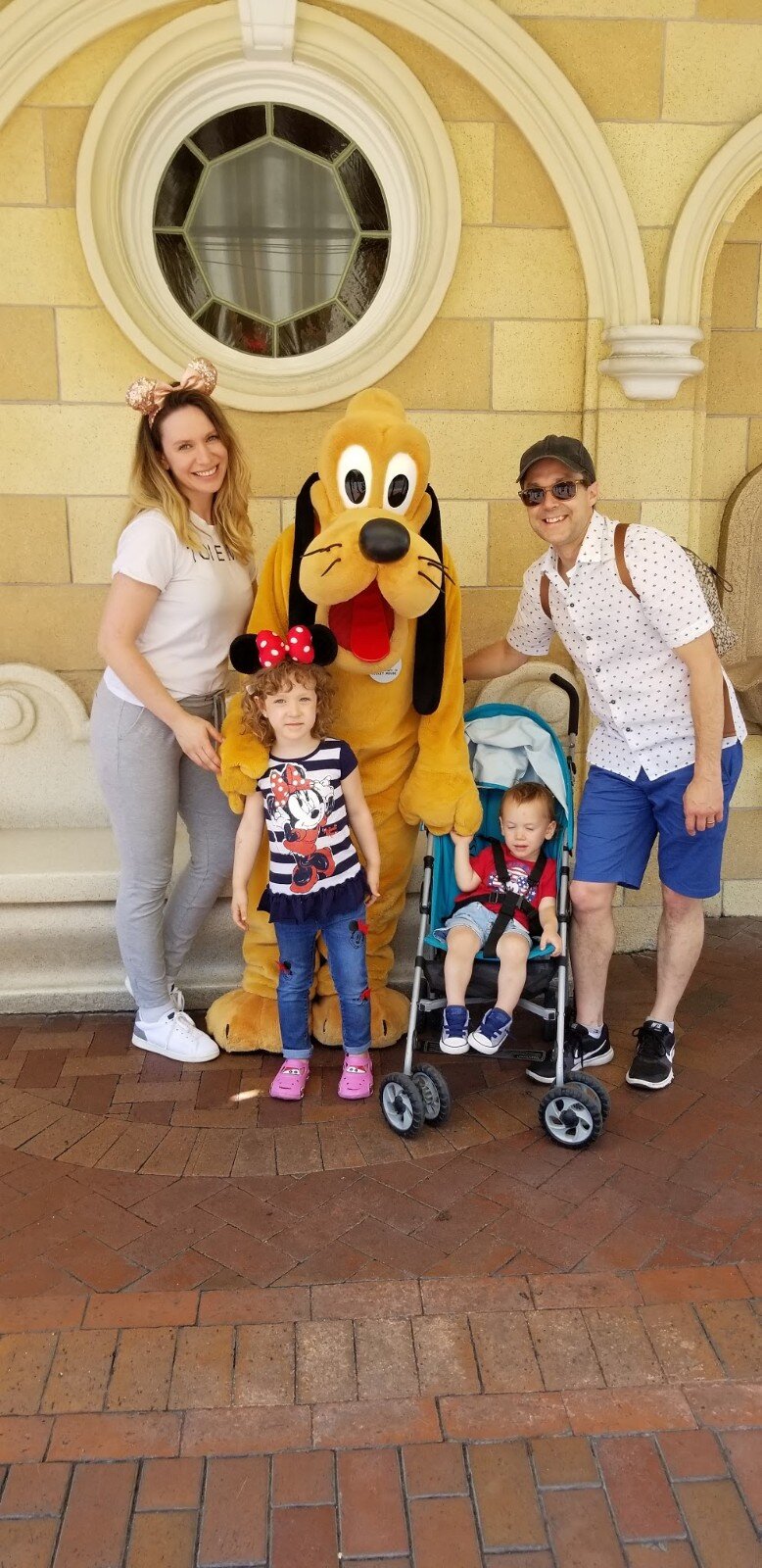disneyland how to meet characters.jpg