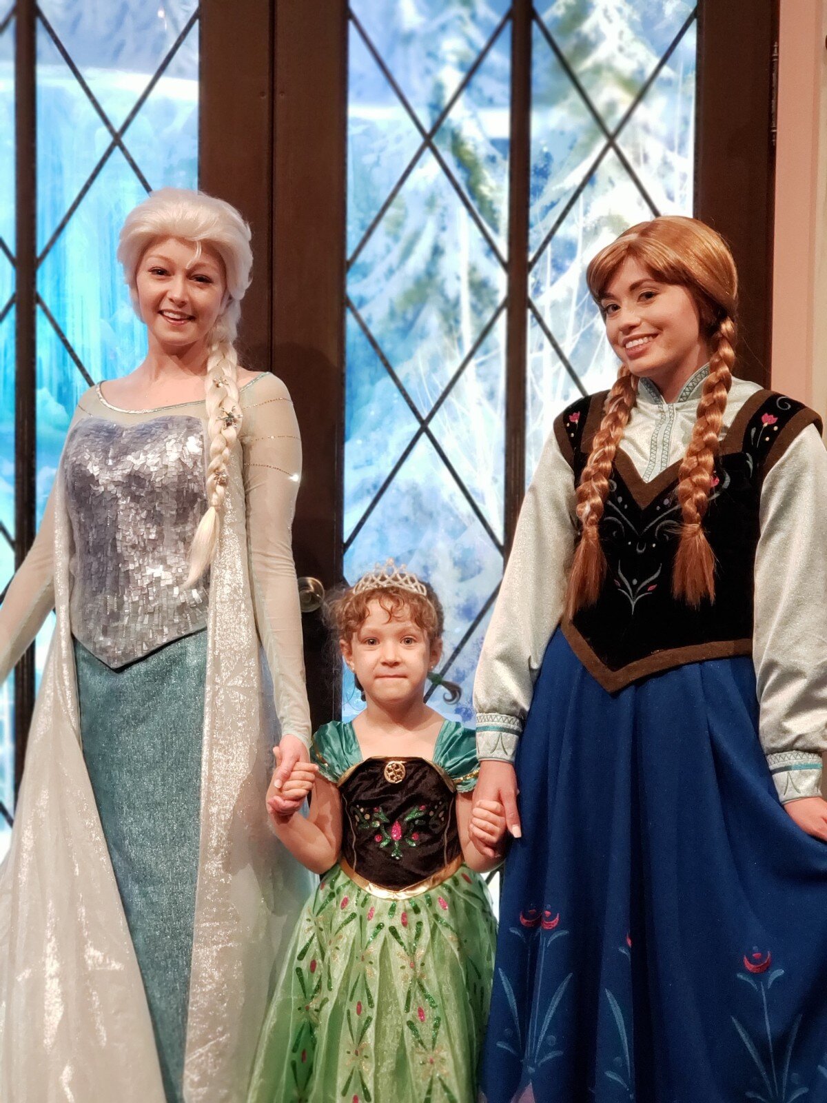 disneyland where to meet characters.jpeg