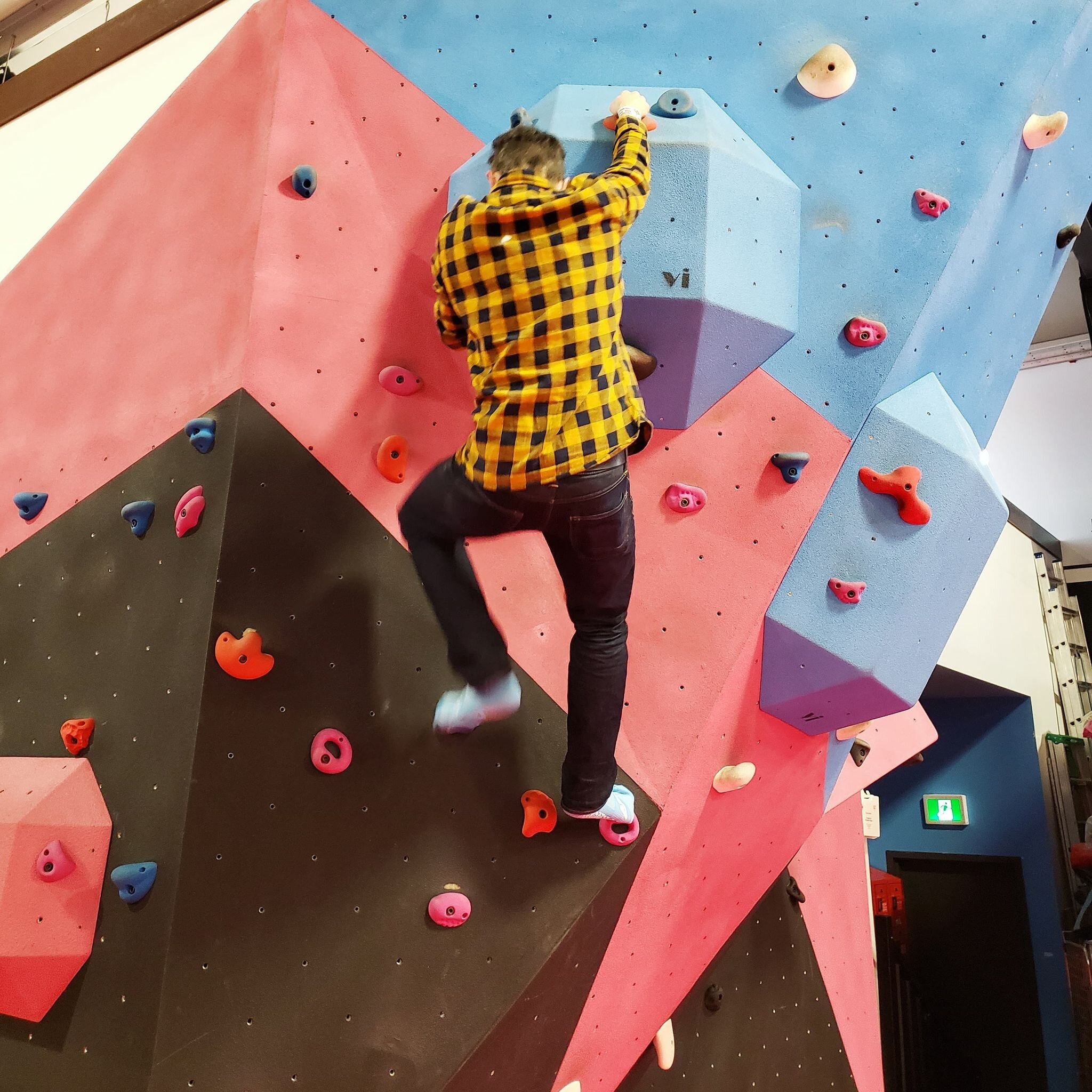 apex trampoline saskatoon climbing wall.jpg