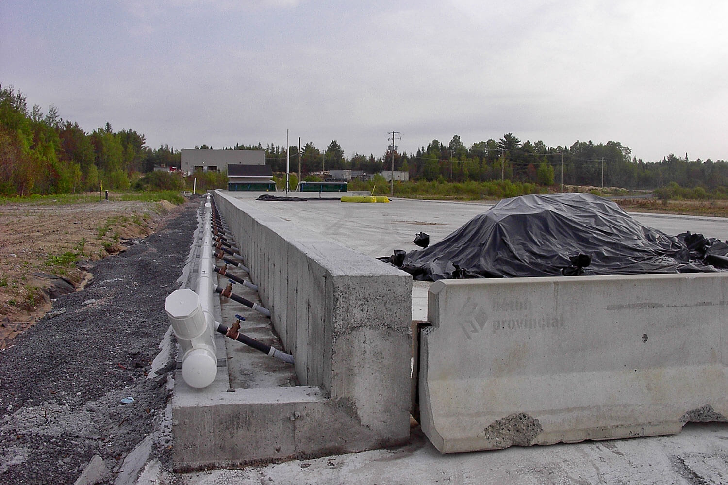 Conception et gestion d’un site de traitement de sols contaminés aux hydrocarbures légers à Neuville