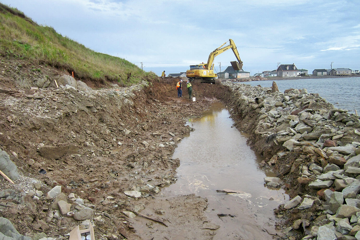 Environmental remediation by soil excavation in Pointe-Shea, Îles-de-la-Madeleine.