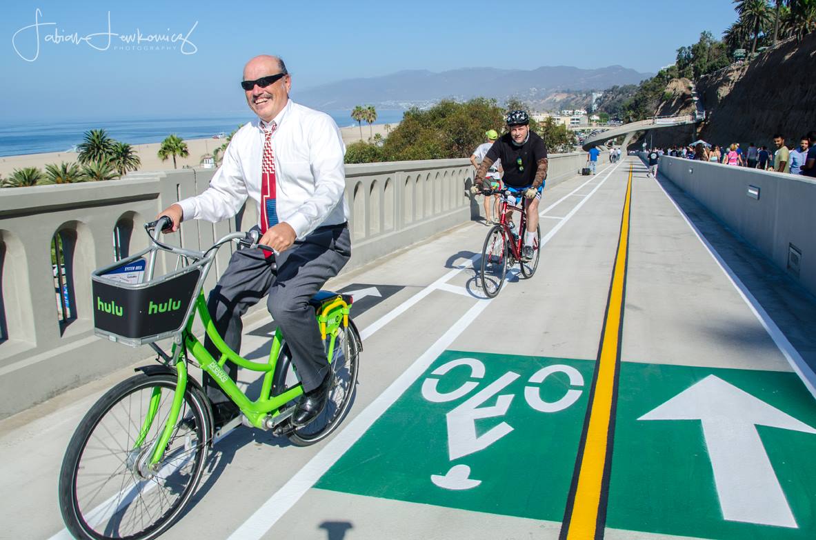 Mayor Tony Vazquez riding up the new California Incline