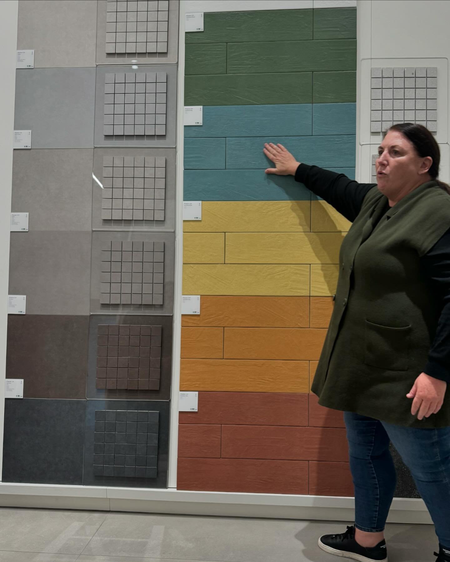 What a fantastic trip to Tennessee! Loved learning all about tile from the rock and dirt that's used to make it to the full pronging and during system! Just like making pasta, according to their Italian owners 😁. Thank you @stonesourcellc and @miles