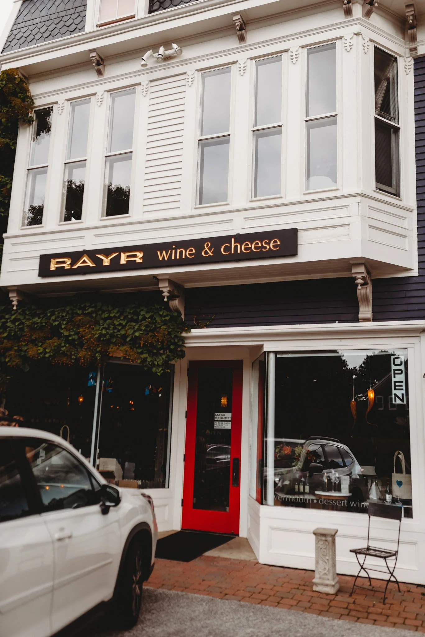 Acadia National Park elopement photographed by a Maine elopement photographer with expertise in coastal weddings, national park permits, and intimate ceremonies
Downeast Maine elopement photography capturing a couple getting married along the rocky c