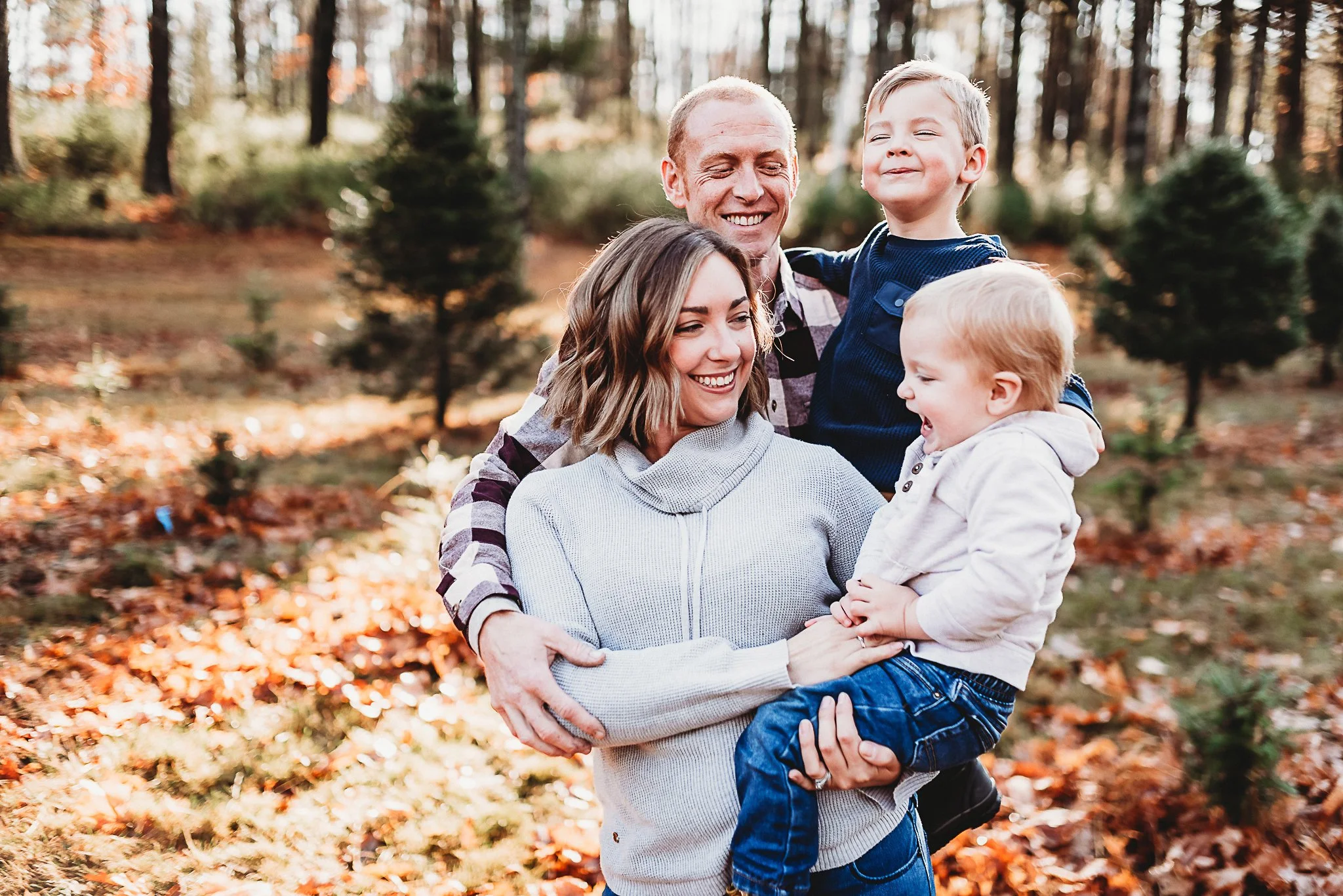 Holiday Portraits at Dun Roamin' Tree Farm: Festive Family Photos in Maine