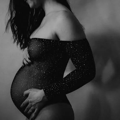 Timeless Maternity Portraits in Maine: Luxury, Comfort, and Personalized Elegance