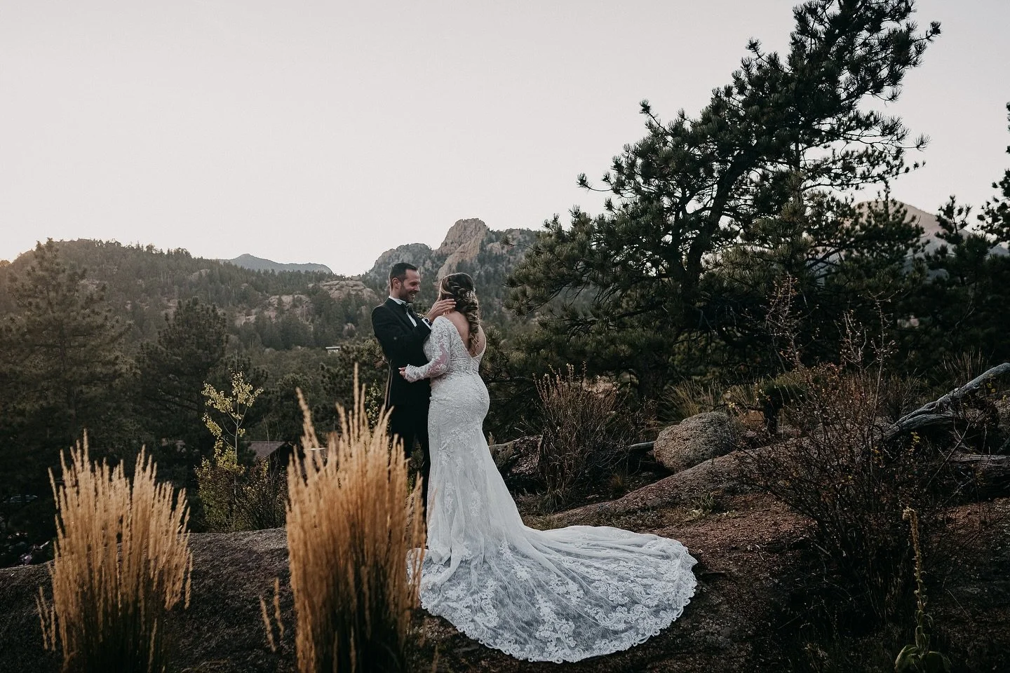 Your referral is the best thank-you; allowing me to serve your loved ones in places like this, and all over the US&hellip;

Nikki and @bcdubuc 
📍 @blackcanyoninn in Estes Park, Colorado
{Best ever of all time} Florals: @bloomsbybrookie 
Gown: @essen