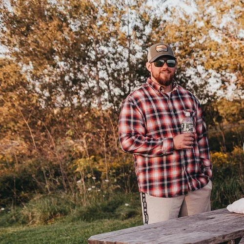 Acadia National Park elopement photographed by a Maine elopement photographer with expertise in coastal weddings, national park permits, and intimate ceremonies
Downeast Maine elopement photography capturing a couple getting married along the rocky c