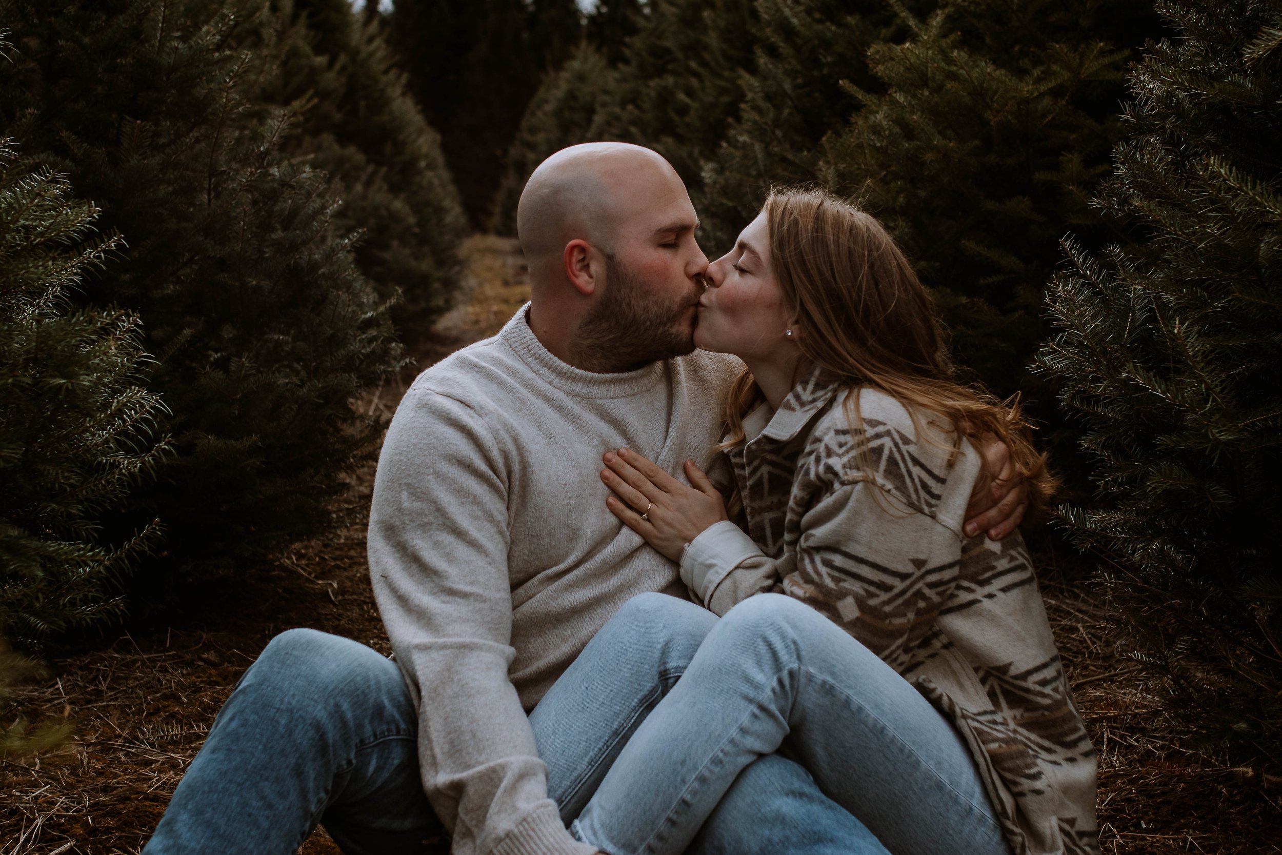 FrankCaitlin.MerryChristmasTreesFarm.ChristmasMinis.Photographer.BeauxAndArrows.24November24.CaitlinFrank--7204-2.jpg