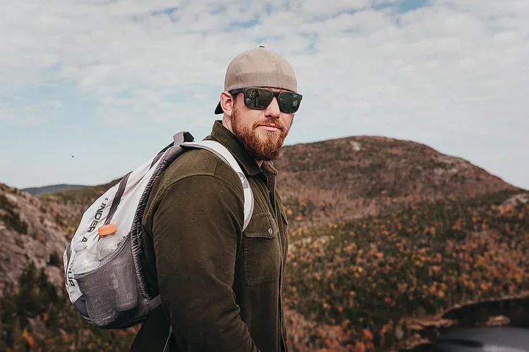 Acadia National Park elopement photographed by a Maine elopement photographer with expertise in coastal weddings, national park permits, and intimate ceremonies
Downeast Maine elopement photography capturing a couple getting married along the rocky c