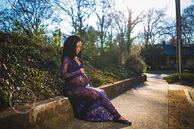 &quot;I realize momma really paid the price she nearly gave her life to raise me right&quot; - 2pac Oh how strong women are....
EXIF: focal length 35mm at f/1.8 - 1/500 Sec - ISO 50 .
.
.
.
.
#maternityportraits #maternitysession #maternityshoot #mot